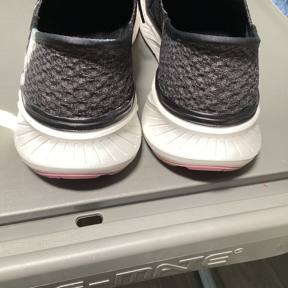 Skechers Slip-ins - Picture 3 of 5